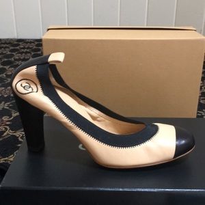 NWT RARE Chanel Beige&Black Stretch Pumps  38